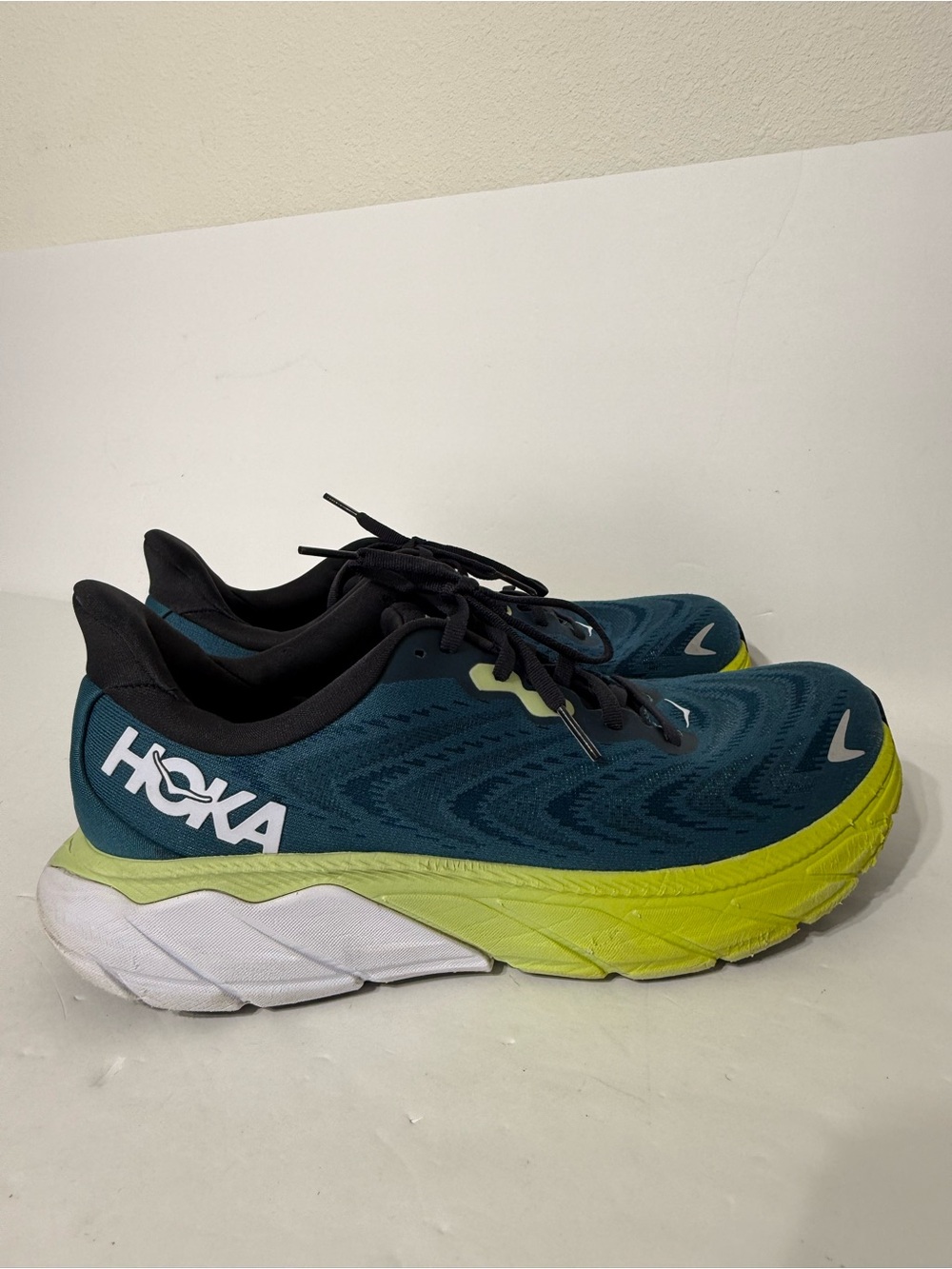 Hoka One One Arahi 6 Running Shoes. Blue Graphite/Blue Coral Men's Size 8.5D